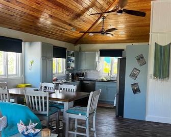 Li'l Gecko Cottage - Guana Cay 2/2 - Great Guana Cay - Dining room