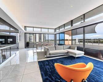 Harbour Quays Apartments - Biggera Waters - Lobby