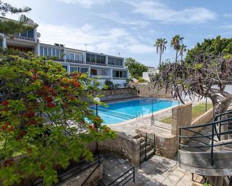 Modern 2 bed penthouse Américas centre of town with a pool and ocean views - Playa de las Américas - Uima-allas