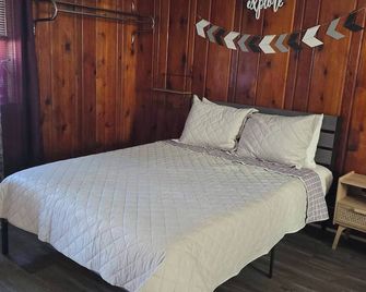 Fireside Lodge - Atlanta - Bedroom