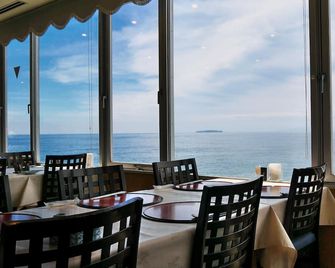 Wisterian Life Club Atami - אטאמי - מסעדה