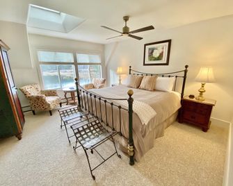 Otter's Pond Bed and Breakfast - Eastsound - Bedroom