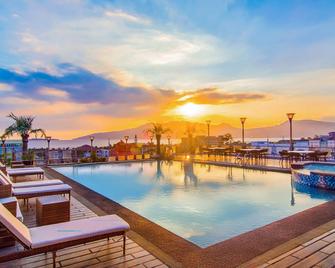 Best Western Plus Hotel Subic - Olongapo City - Zwembad