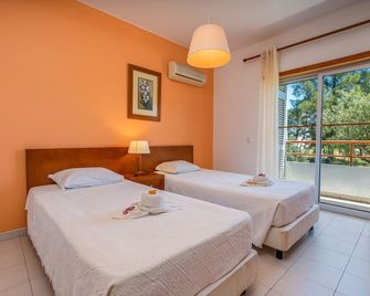 Apartamentos Santa Teresinha - Alvor - Schlafzimmer