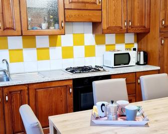 Apartment in the heart of Montegrotto Terme - Montegrotto Terme - Kitchen