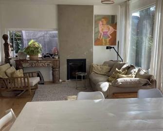 Green garden Villa 300 meters from the beach. - Egmond aan Zee - Eetruimte
