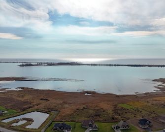 Youngs Cove Chalet in Prince Edward Coun - Quinte West