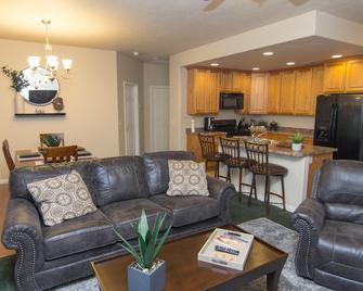 Peaceful Mesquite Getaway - Sleeps 6 - Mesquite - Soggiorno