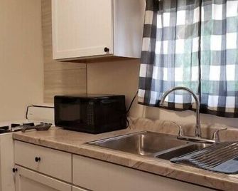 Private Studio whole unit - Rockford - Kitchen