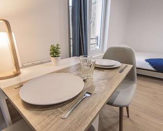 Comfortable fully equipped studio in a quiet area - Châlons-en-Champagne - Salle à manger