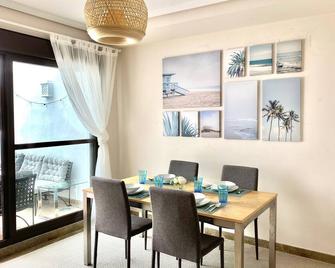 Brand new 2 bedroom apartment located 5 minutes from Puerto Banus - Estepona - Eetruimte
