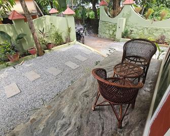 Ashiyana Cliff & Beach Resort - Varkala - Patio