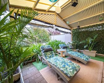 Amazon @ Seacombe - Seacombe Gardens - Patio