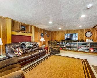 Hibernation Station at Big Pine Retreat - Crescent - Wohnzimmer