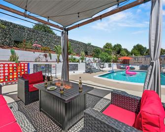 Relax & Unwind: 4BR La Mesa Home w/ Pool + Spa - La Mesa