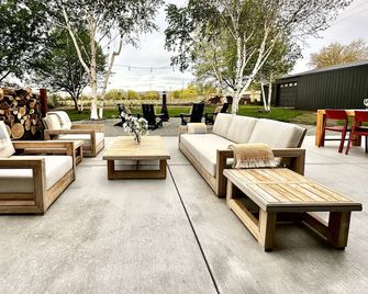 Mid Century Modern - Heart of Wine Country - Outdoor Shower - Milton-Freewater - Patio