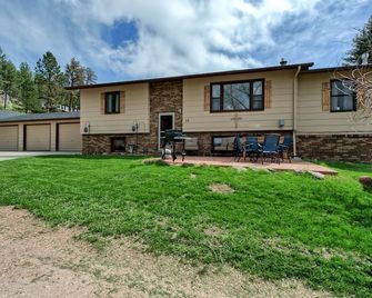 Downtown Custer & Neighbor To Rock Crest Lodge - Custer - Edificio