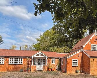 The Crown Inn at Burnham Beeches - Farnham Royal - Edificio