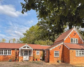 The Crown Inn at Burnham Beeches - Farnham Royal - Byggnad