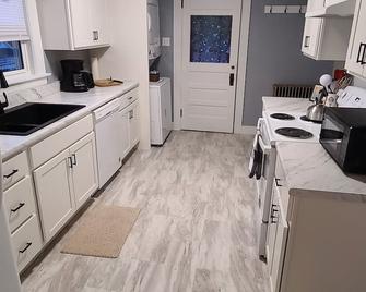 Cozy 2-bedroom apartment in lovely Rumford - Rumford - Cocina