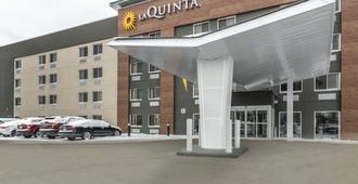 La Quinta Inn & Suites by Wyndham Cleveland - Airport North - Κλίβελαντ