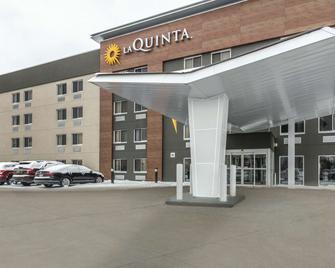 La Quinta Inn & Suites by Wyndham Cleveland - Airport North - Cleveland - Edifício