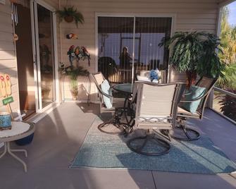 Available Now Cozy cottage close to Lake Sumter Landing! - The Villages - Patio