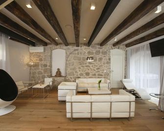 Divota Apartment Hotel - Split - Huiskamer