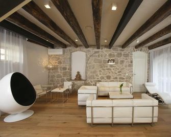 Divota Apartment Hotel - Split - Wohnzimmer