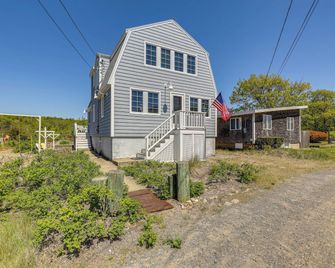 Inviting Rockport Rental With Deck Walk - Rockport - Building