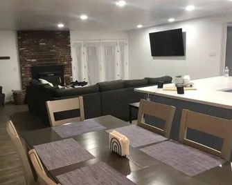 Awesome Pool House in the Kern River Valley - Wofford Heights - Essbereich