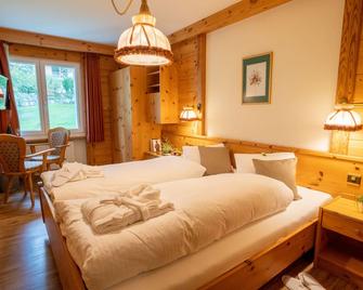 Hotel Sonne - Wildhaus - Bedroom