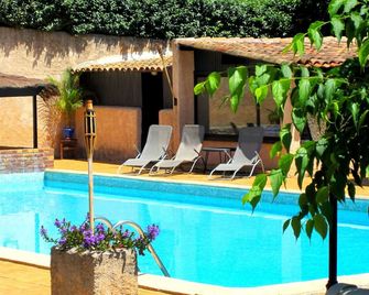 Large character villa for 8 to 16 people - Lorgues - Pool