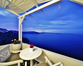 Armeni Village Rooms & Suites - אויה - מרפסת