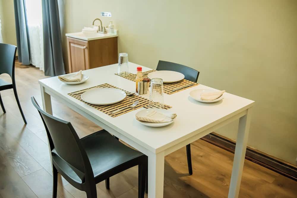 ذا ريزيدنس إن - ليلونغوي - غرفة طعام