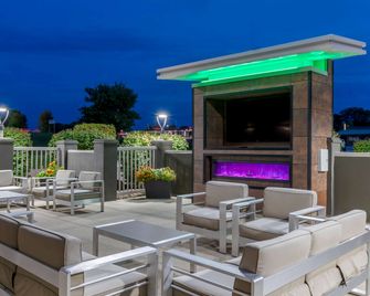 La Quinta Inn & Suites by Wyndham Des Moines West Clive - Clive - Patio