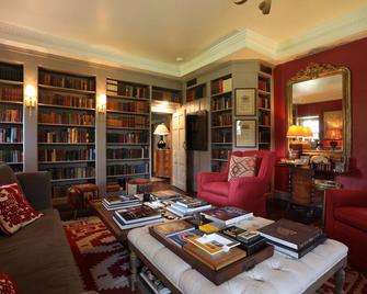 Stunning, 8 Bedroom Estate & Retreat. Historic Elegance with Designer Interiors - Staatsburg - Sala de estar
