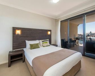Dolphin Quay Apartments - Mandurah - Bedroom