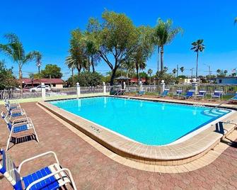 Gulf Way Inn - Clearwater - Piscina