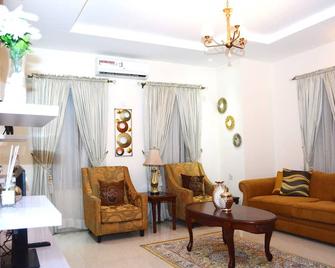 Rightgate Hotel - Alimosho - Sala de estar