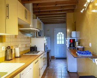Pleasant 9-person self-catering cottage, 10 minutes from the beach - Mosles - Cocina