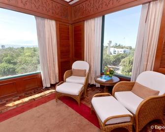 Waterfront Airport Hotel And Casino - Lapu-Lapu City - Vardagsrum