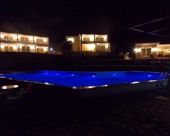 Hotel Theasis - Marathias - Piscina