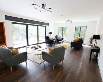 Luxury 6 Bedroom Spiddal Villa, Jacuzzi, Balcony. 5 mins to beach - Spiddal - Sala de estar