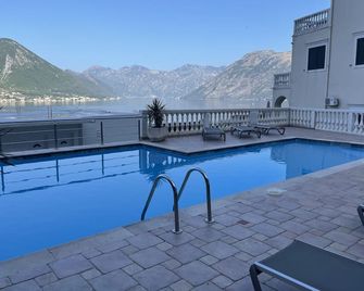 3 Bedroom Apartment w/ Terrace Commanding Stunning Views Across The Bay Of Kotor - Dobrota - Pool