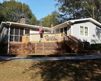 Comfortable Hartwell Lake Home At Green Pond Landing - Anderson - Building