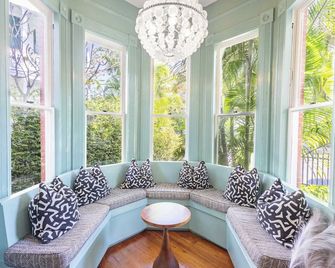 Yellow Room at Grand Maloney - קי ווסט - סלון