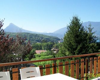 Charming chalet with magnificent views of the castle, mountains and Lake Annecy. - Menthon-Saint-Bernard - Balcon