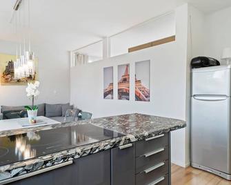 Apartment Innsbruck near Bergisel Ski Jump - Innsbruck - Kitchen