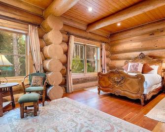 The Montana Manor on Ashley Lake, Grand Log Estate on 50 Acres - Marion - Habitación